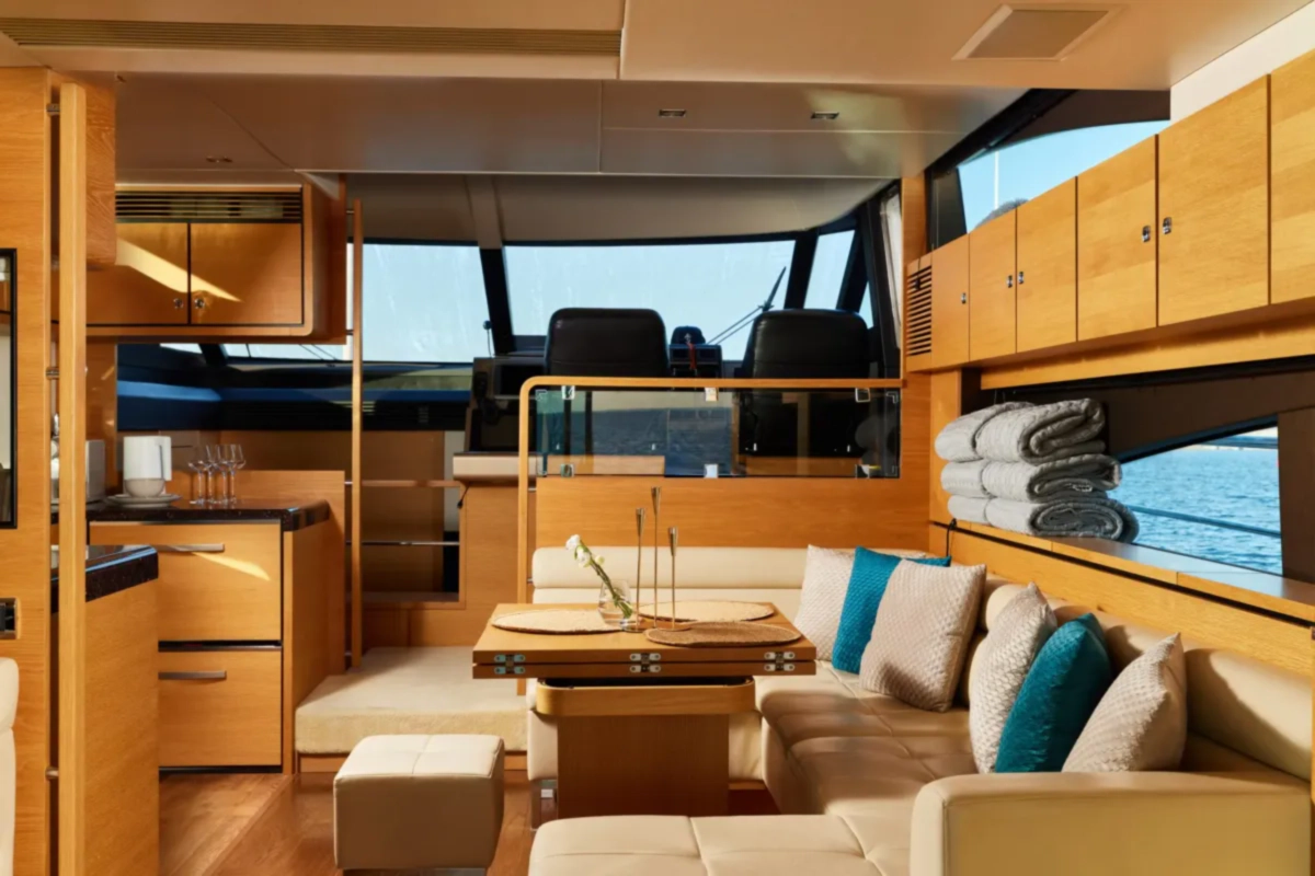 Яхта FAIRLINE 65 image- 15